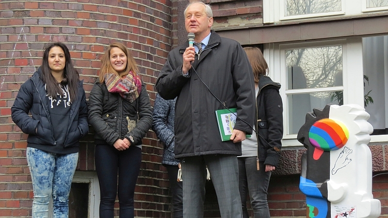 Steinis begruessen Herrn KroegerNo06