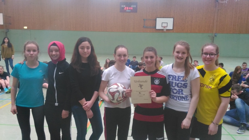 Die Mädchen der 8e Mittelstufenfussballturnier2016No03
